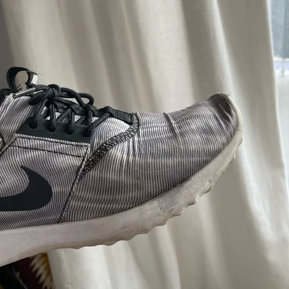 Nike Running Shoes - Picture 3 of 9